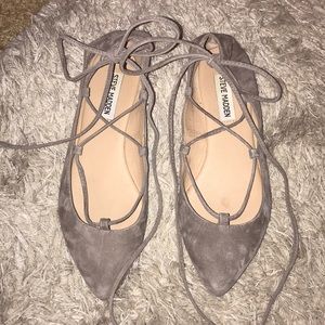 STEVE MADDEN POINTED LACE-UP BALLET FLAT